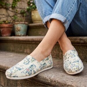 Toms Cream and Blue Patterned Flats